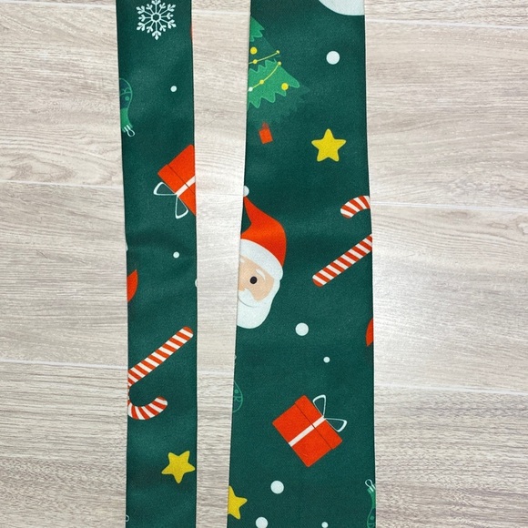 Holiday Green Santa Tie for Men - Picture 7 of 13